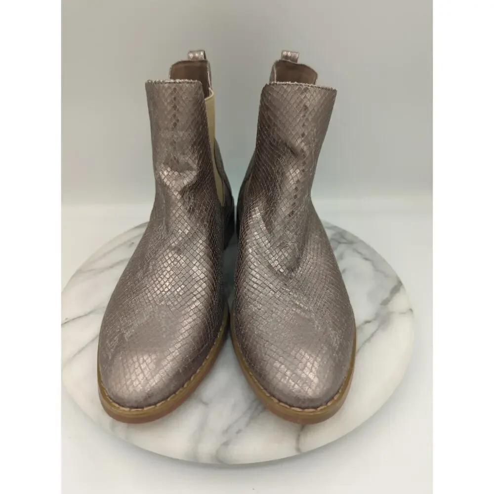 Vanessa Wu Booties Woman's 38/7.5 Silver‎ Metallic Snake Skin Shiny Boho